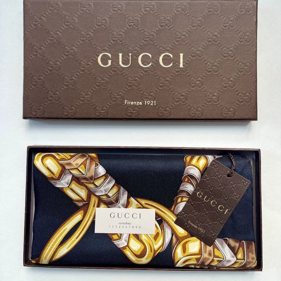 Gucci Scarf Iconic Print Black Silk Wrap with Gucci Gift Box - Picture 2 of 16